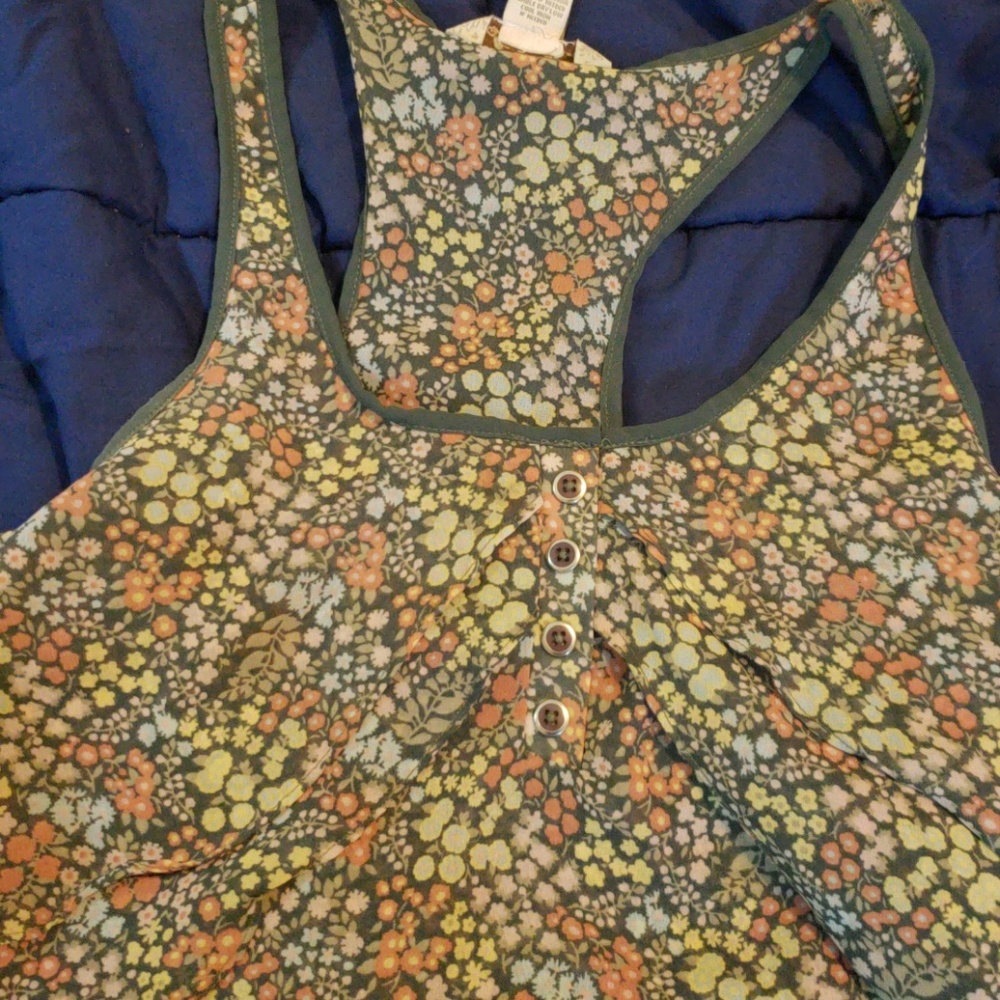 Top - Picture 2 of 4